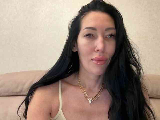 KorolevaQween000 webcam