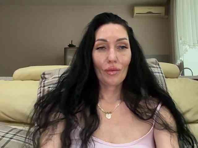 KorolevaQween000 webcam