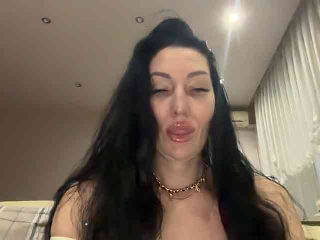 KorolevaQween000 webcam