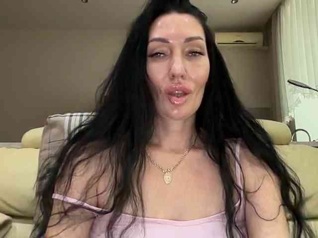 KorolevaQween000 webcam
