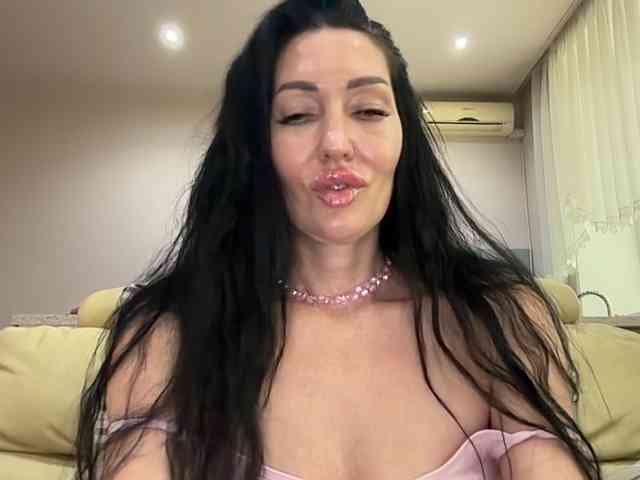 KorolevaQween000 webcam