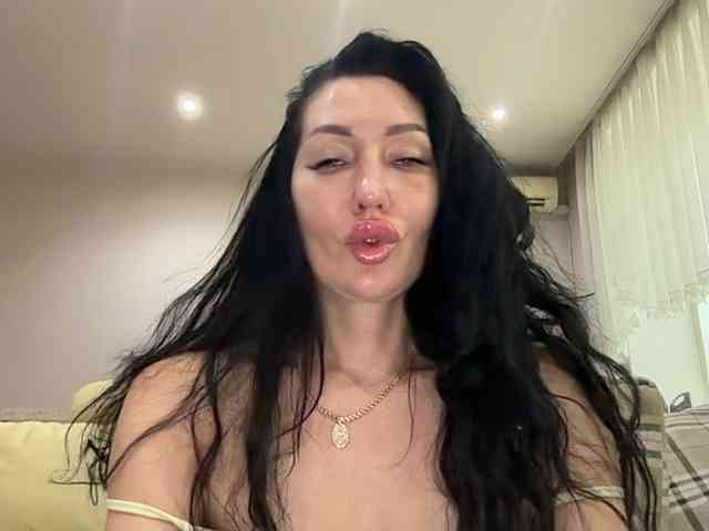 KorolevaQween000 webcam