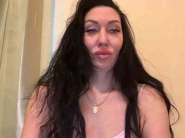 KorolevaQween000 webcam