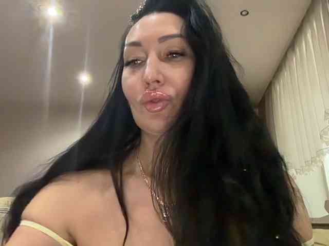 KorolevaQween000 webcam