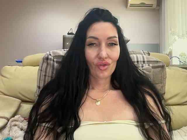 KorolevaQween000 Live Webcam on BongaCams