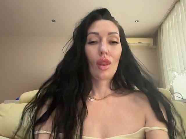 KorolevaQween000 webcam