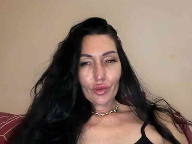 KorolevaQween000 webcam