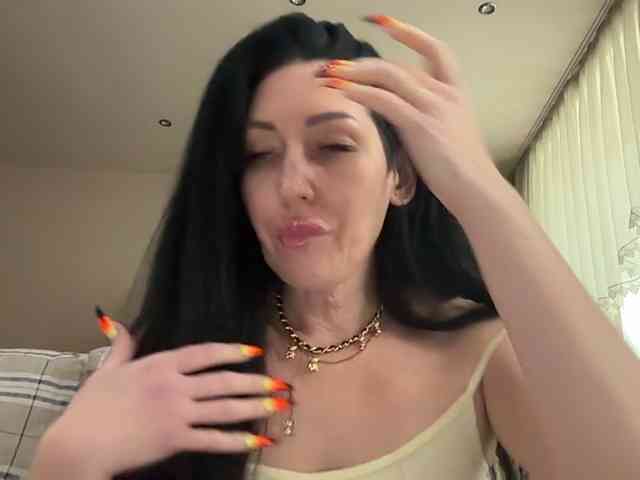 KorolevaQween000 webcam