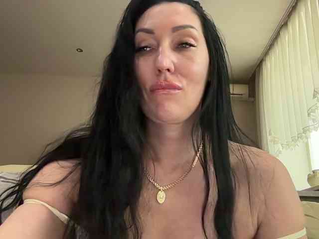 KorolevaQween000 webcam