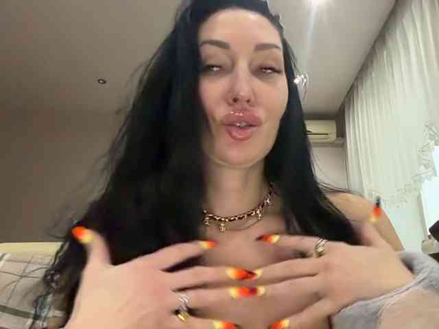 KorolevaQween000 webcam