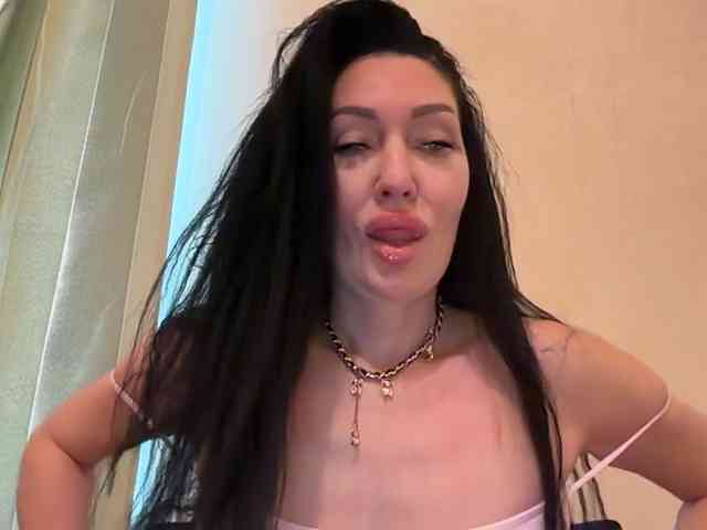 KorolevaQween000 webcam