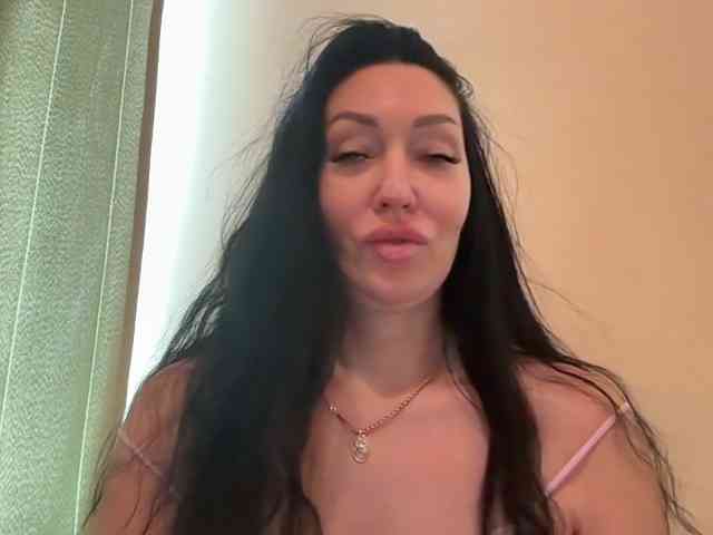 KorolevaQween000 webcam