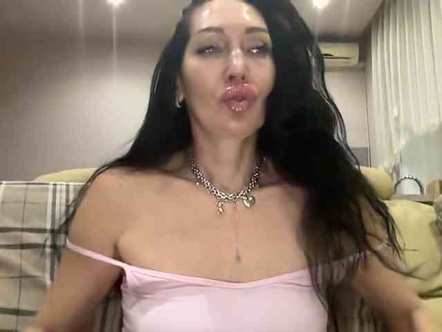 KorolevaQween000 webcam