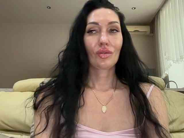 KorolevaQween000 webcam