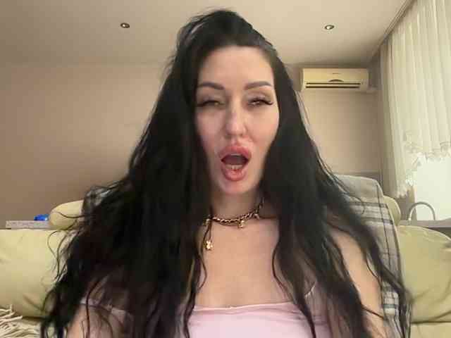 KorolevaQween000 webcam