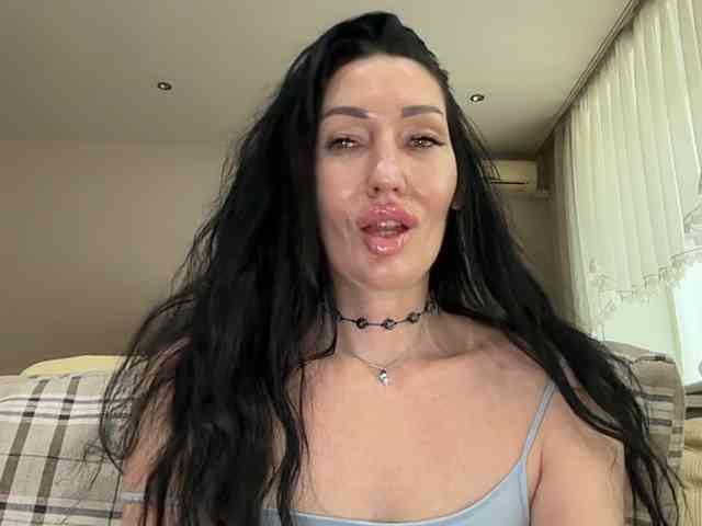 KorolevaQween000 webcam