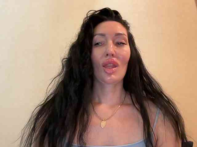 KorolevaQween000 webcam