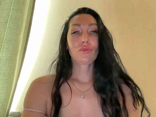 KorolevaQween000 webcam