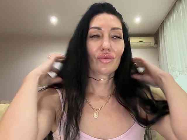 KorolevaQween000 webcam