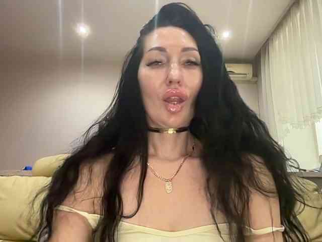 KorolevaQween000 webcam