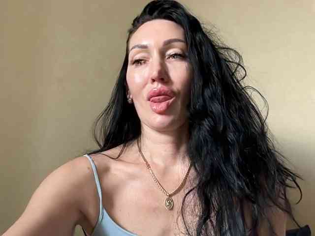 KorolevaQween000 webcam