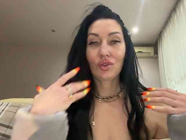 KorolevaQween000 webcam