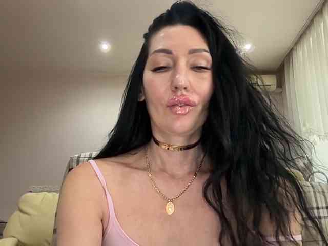 KorolevaQween000 webcam
