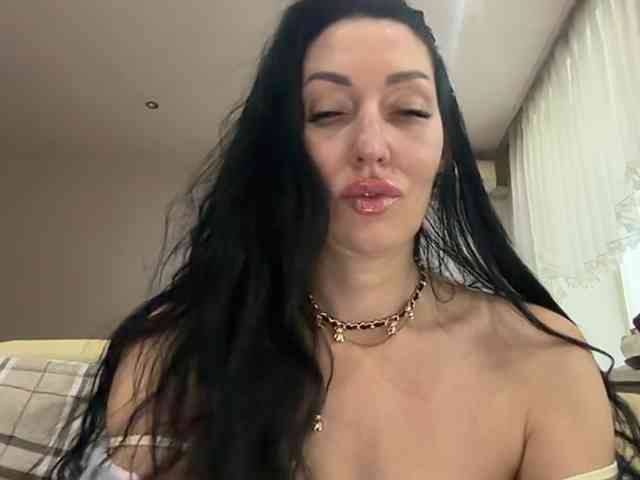 KorolevaQween000 webcam