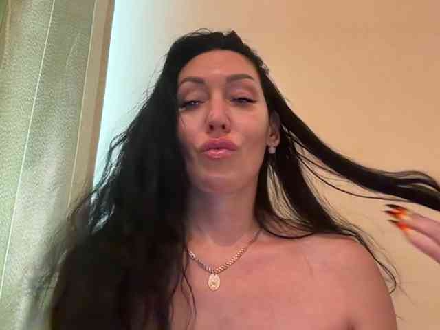 KorolevaQween000 webcam