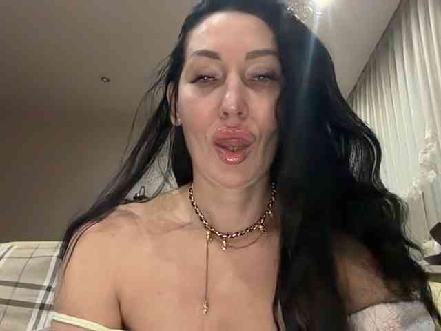 KorolevaQween000 webcam