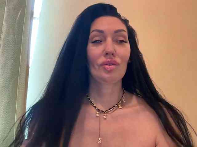 KorolevaQween000 webcam