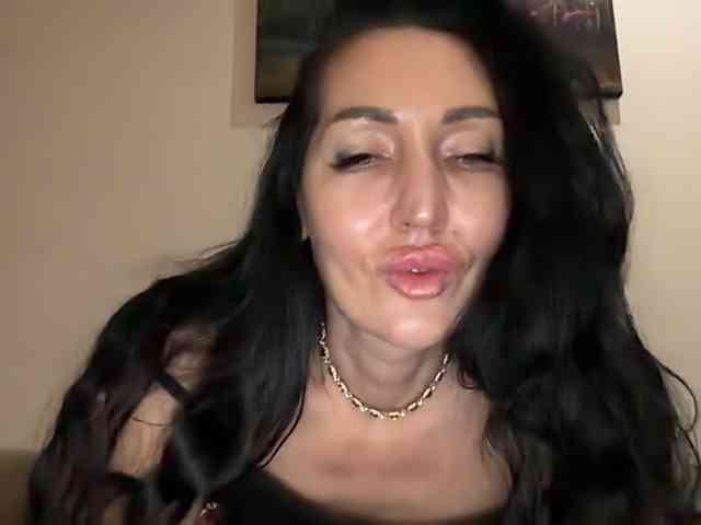 KorolevaQween000 webcam