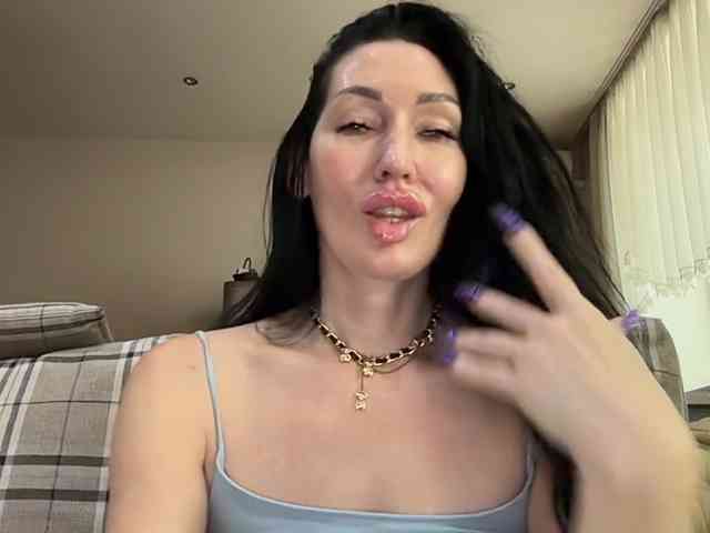 KorolevaQween000 webcam