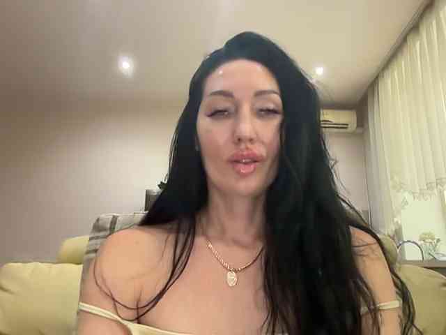KorolevaQween000 Live Webcam on BongaCams
