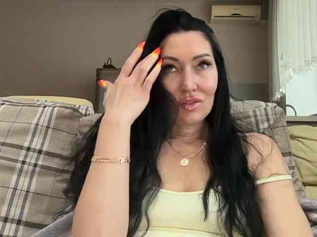 KorolevaQween000 webcam