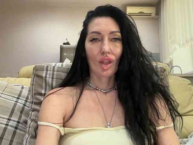 KorolevaQween000 webcam