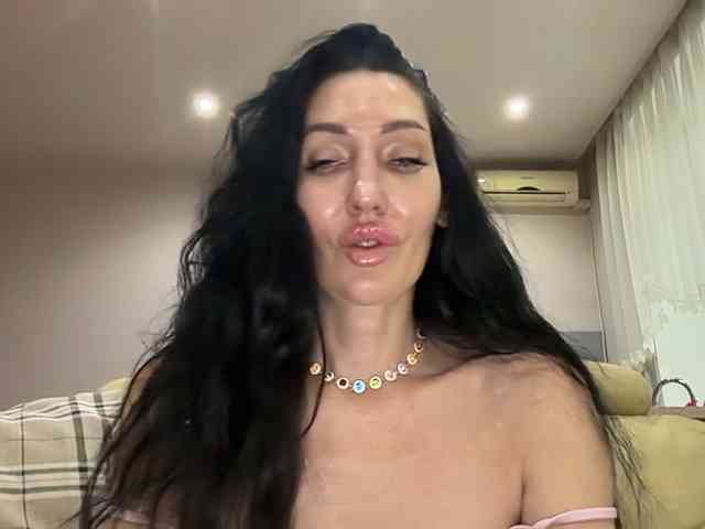 KorolevaQween000 webcam