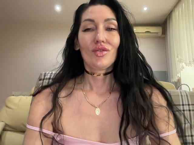 KorolevaQween000 webcam