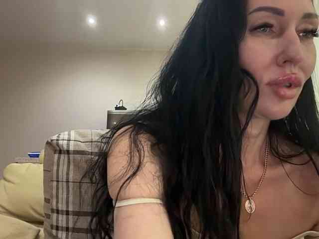 KorolevaQween000 webcam