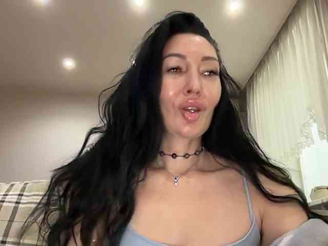 KorolevaQween000 webcam