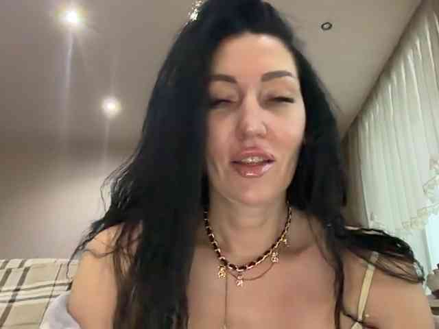 KorolevaQween000 webcam