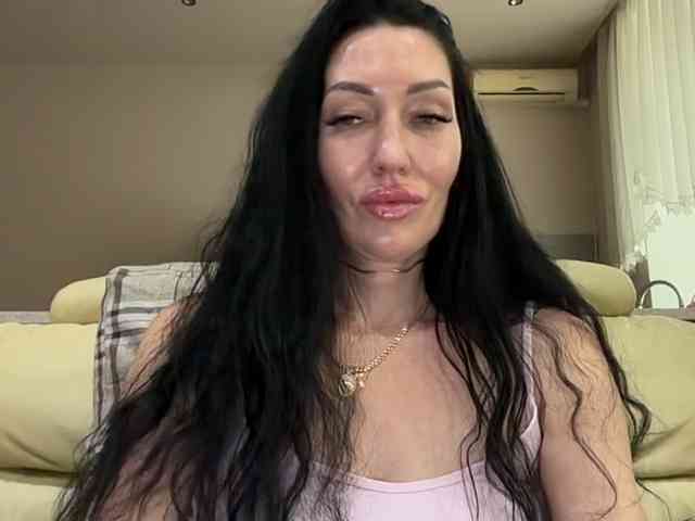 KorolevaQween000 webcam
