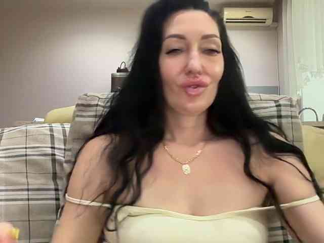 KorolevaQween000 webcam