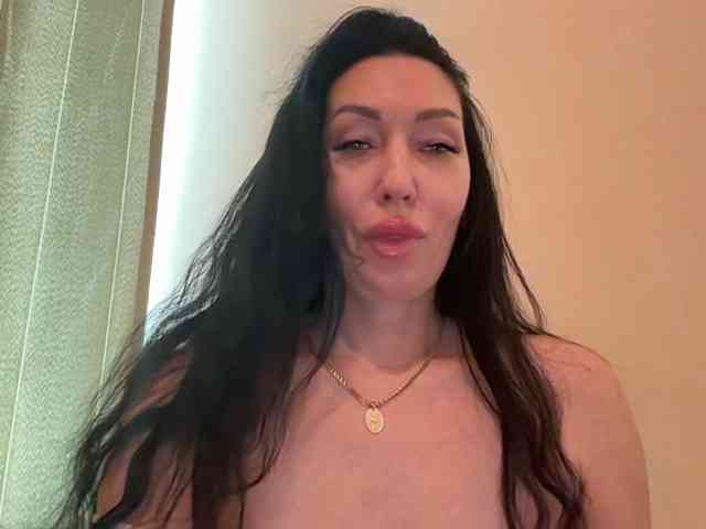 KorolevaQween000 webcam