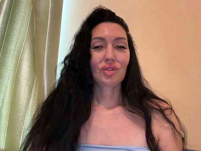 KorolevaQween000 webcam