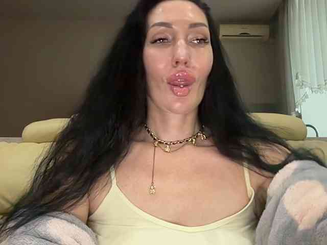 KorolevaQween000 webcam