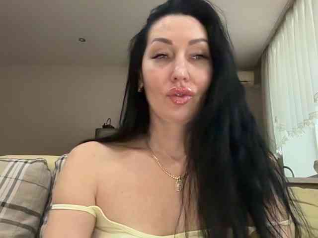 KorolevaQween000 webcam