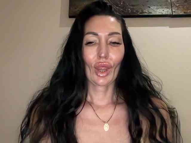 KorolevaQween000 webcam