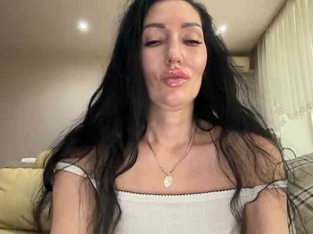 KorolevaQween000 webcam