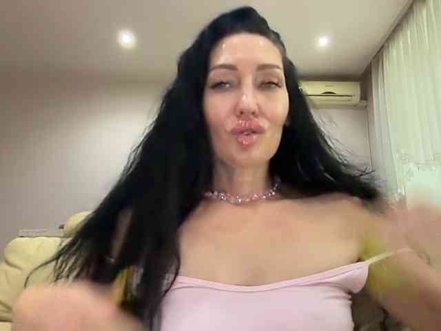 KorolevaQween000 webcam